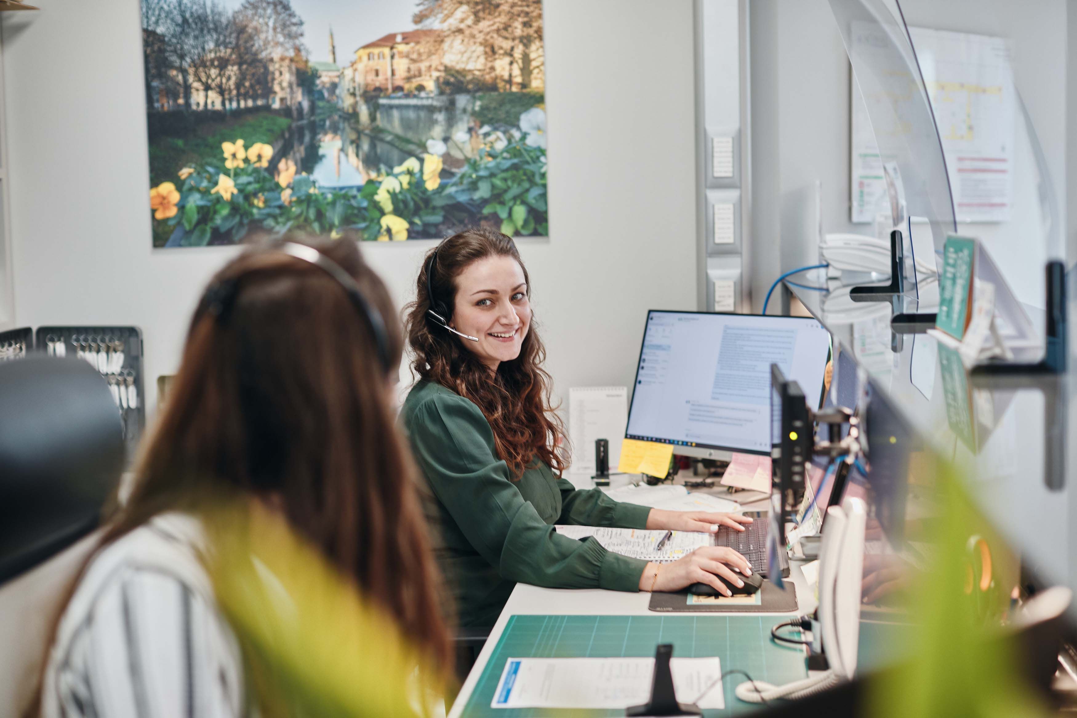 ufficio arredato coworking